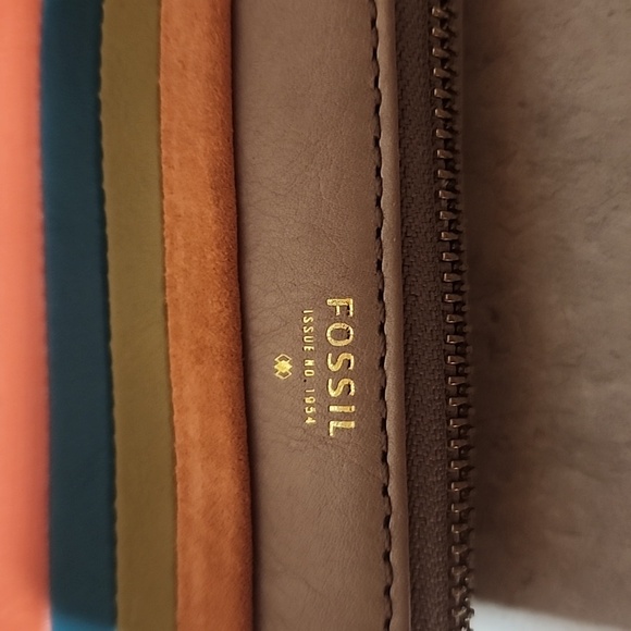 Fossil Color Block Wallet card holder - Picture 2 of 10